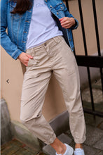 Lade das Bild in den Galerie-Viewer, Red Button Joy colour , col.Pebble