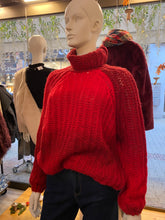 Lade das Bild in den Galerie-Viewer, Smith & Soul Pullover col.cherry print