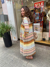 Lade das Bild in den Galerie-Viewer, Smith & Soul Kleid col.sugar print
