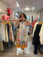 Lade das Bild in den Galerie-Viewer, Smith & Sound, Crazy Dress