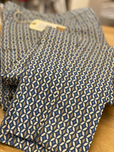 Lade das Bild in den Galerie-Viewer, Red Button Diana fancy tile , col.multi blue