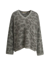Lade das Bild in den Galerie-Viewer, Smith & Soul Pulover , Leo print, col.taupe print