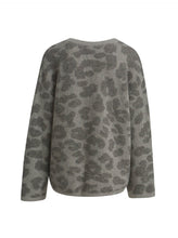 Lade das Bild in den Galerie-Viewer, Smith & Soul Pulover , Leo print, col.taupe print