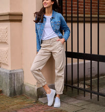 Lade das Bild in den Galerie-Viewer, Red Button Joy colour , col.Pebble