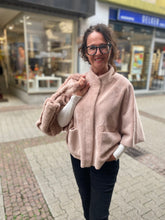 Lade das Bild in den Galerie-Viewer, Rino & Pelle Cape , Dewi col.Rosa