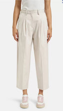 Lade das Bild in den Galerie-Viewer, Smith & Soul Hose mit Bundfalten und Cropped Leg in Sand