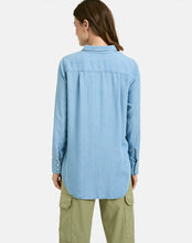 Lade das Bild in den Galerie-Viewer, Smith & Soul Bluse col. Denim