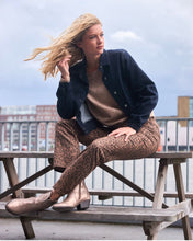 Lade das Bild in den Galerie-Viewer, Red Button Hose Kim Leopard col.mid brown