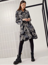 Lade das Bild in den Galerie-Viewer, Smith & Soul Kleid, col.black print