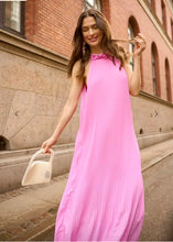 Lade das Bild in den Galerie-Viewer, Cream Kleid CRBellah Dress, col.cyclamen