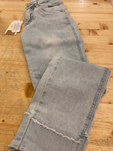 Lade das Bild in den Galerie-Viewer, Red Button SRB3986, Lulu turnup, Bleach