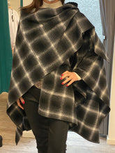 Lade das Bild in den Galerie-Viewer, Smith & Soul Modische Poncho, Schwarz