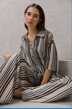 Lade das Bild in den Galerie-Viewer, Smith &amp; Soul Hose col.camel Print
