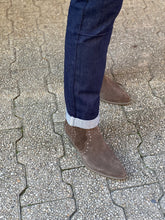 Lade das Bild in den Galerie-Viewer, Rino &amp; Pelle Klintie Ankle Boots With Studs col.braun
