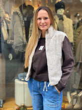 Lade das Bild in den Galerie-Viewer, Rino &amp; Pelle Weste Nikki col. Birch
