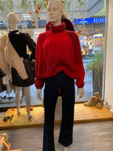 Lade das Bild in den Galerie-Viewer, Smith &amp; Soul Pullover col.cherry print
