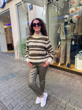 Lade das Bild in den Galerie-Viewer, Red Button Pullover col.Khaki
