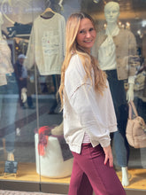 Lade das Bild in den Galerie-Viewer, Smith &amp; Soul Sweatshirt col.beige
