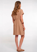 Lade das Bild in den Galerie-Viewer, Rino &amp; Pelle Kleid Helien col.rosy brown
