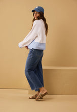 Lade das Bild in den Galerie-Viewer, Smith &amp; Soul Sweatshirt col. weiß/ blau
