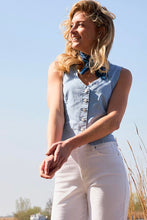 Lade das Bild in den Galerie-Viewer, Red Button Jeans Weste col.bleach blue
