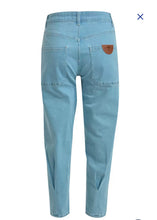 Lade das Bild in den Galerie-Viewer, Smith &amp; Soul Cropped Denim Pents col light denim
