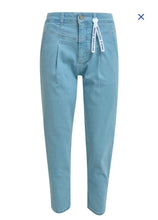 Lade das Bild in den Galerie-Viewer, Smith &amp; Soul Cropped Denim Pents col light denim
