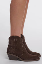 Lade das Bild in den Galerie-Viewer, Rino &amp; Pelle Klintie Ankle Boots With Studs col.braun
